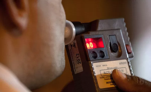 Funcionário público municipal embriagado causa acidente em Marília