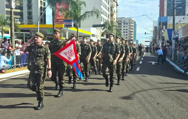Marília completa 97 anos neste sábado com várias atrações, desfile e até bolo de aniversário