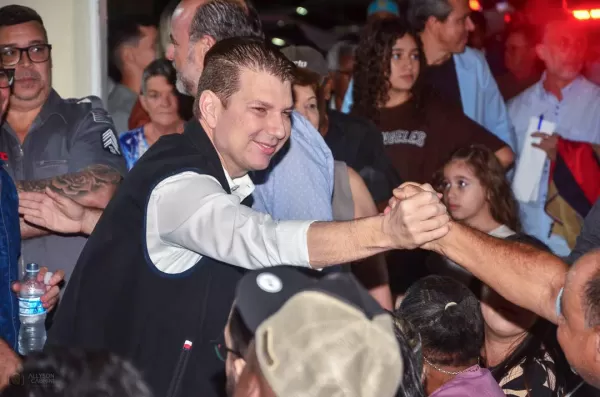 Fernando Itapuã amplia cuidado com as famílias e lança a maior ação social do ano em Quintana