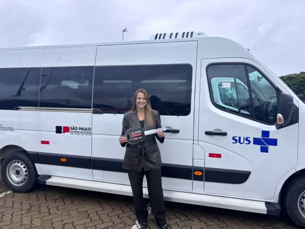 Marília recebe novo veículo para o transporte de pacientes