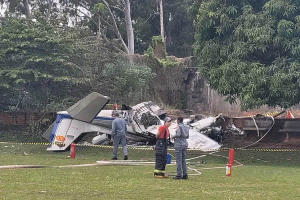 Avião de pequeno porte cai próximo ao aeroporto de Marília e deixa dois mortos