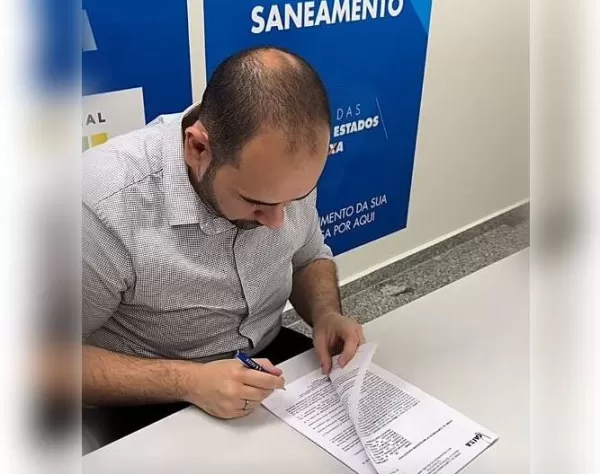 Prefeito Diogo Ceschim assina convênio para construção de novas casas em Pompeia