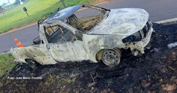 Homem ameaça ex-esposa, coloca fogo no carro da família e ainda agride policiais