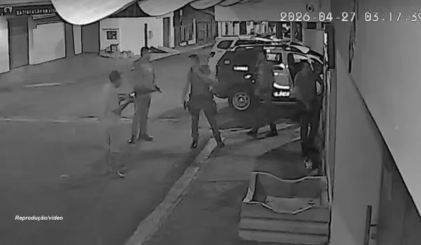 Homem atira no irmão e depois contra a própria cabeça 