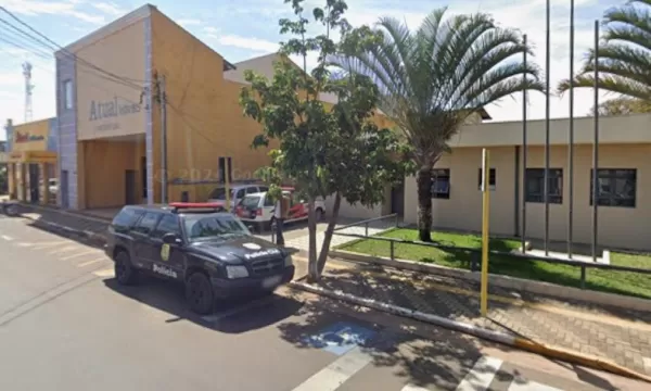 Jovem é morta após atacar policiais armada com faca 