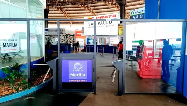 Catracas eletrônicas garantem acesso exclusivo às plataformas de embarque na rodoviária de Marília