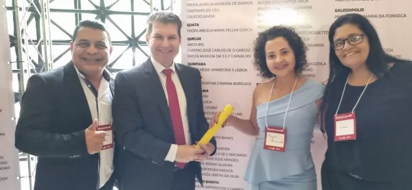 Escola municipal de Quintana recebe prêmio de Excelência Educacional