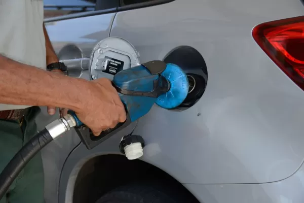 Prepare o bolso! Gasolina e gás de cozinha estão mais caros 