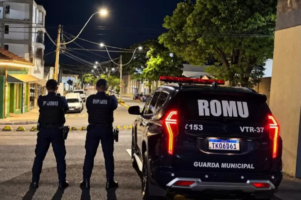 Criança pede socorro à polícia após mãe ser agredida e atropelada pelo pai 