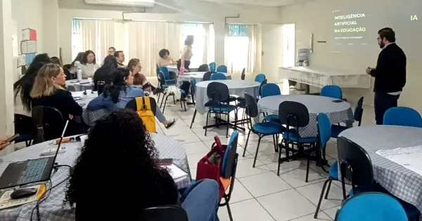 Professores de Marília discutem uso da Inteligência Artificial na educação infantil