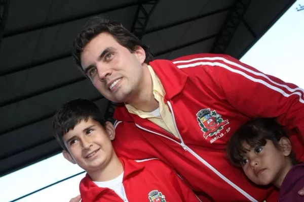 Vinicius Camarinha aciona o Ministério Público para investigar atraso na entrega de uniformes escolares pela Prefeitura