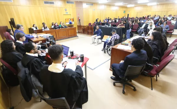 Final do Júri Simulado consagra integração e aprendizado prático em Direito