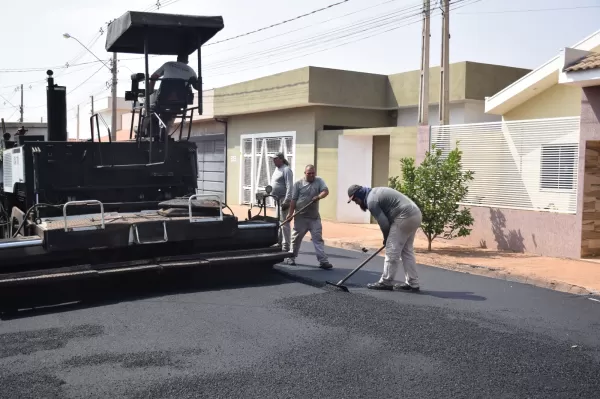 Pompeia: Prefeitura realiza recapeamento na rua José Zanguettin no Residencial Borasca