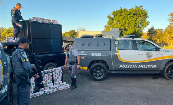 Contrabandista abandona carga com 70 mil maços de cigarros e foge durante perseguição na região de Marília