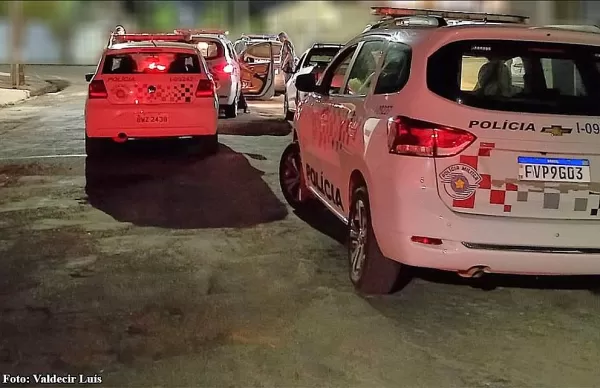 Mulher tenta separar briga de casal e também acaba apanhando