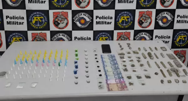 Homem é preso pela PM logo após comprar drogas para revender em Marília