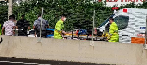 Acidente envolvendo carreta congestiona a rodovia do Contorno em Marília