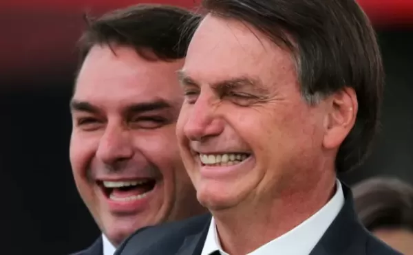 Bolsonaro diz que o seu filho Flávio será candidato à Presidência da República e enfrentará Lula