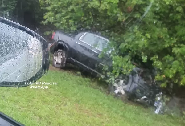 Chuva provoca acidente na SP-294 e deixa duas mulheres feridas