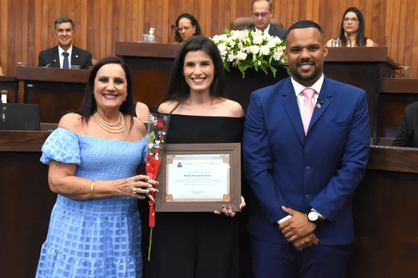 Dani Alonso é homenageada pela Câmara de Marília pelo Dia da Mulher
