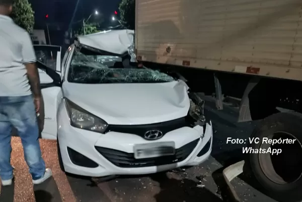Jovens ficam gravemente feridos em acidente na zona norte de Marília