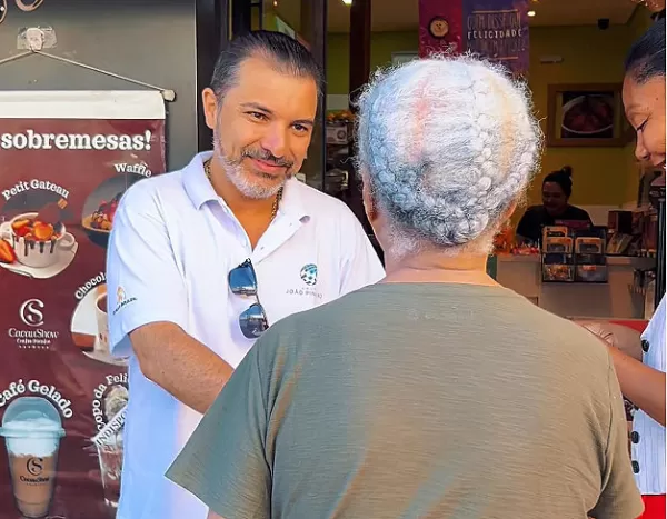 João Pinheiro promete mudança para eleitores indecisos