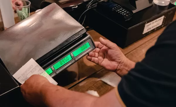 Ipem fiscaliza balanças de padarias e restaurantes em Marília e região