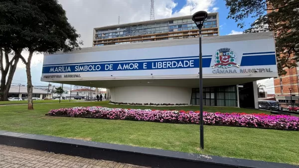 Prefeitura de Marília anuncia antecipação do 13º salário e injeta R$ 20 milhões no comércio 