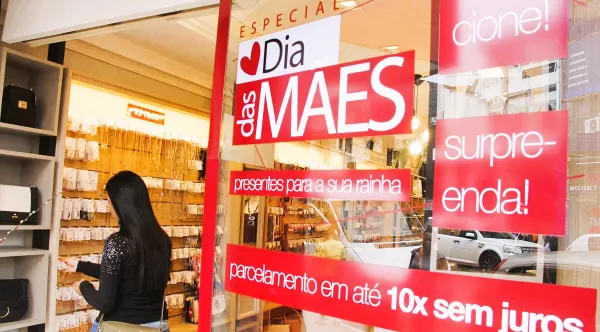 Dia das Mães: lojas do comércio de Marília funcionam hoje até às 22h