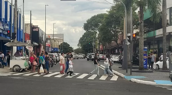 Últimas compras para o Dia das Mães movimentam comércio de Marília e região neste sábado