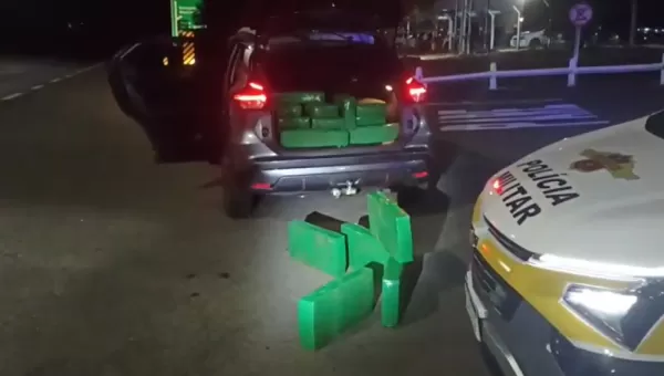 Polícia Rodoviária apreende mais de 300 quilos de maconha dentro de carro