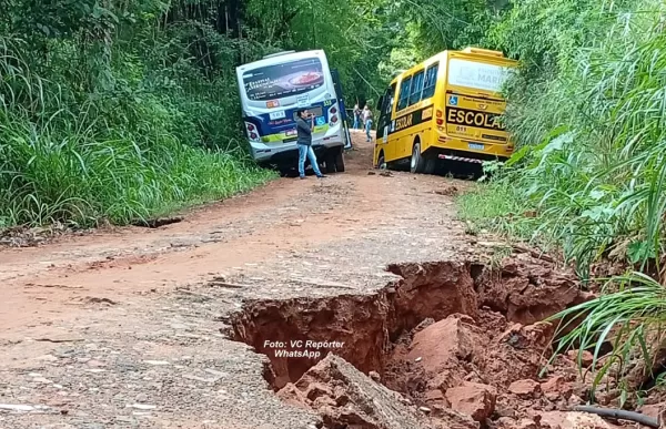 Após ônibus ficarem atolados, Prefeitura de Marília anuncia melhorias em estrada que liga a Dirceu