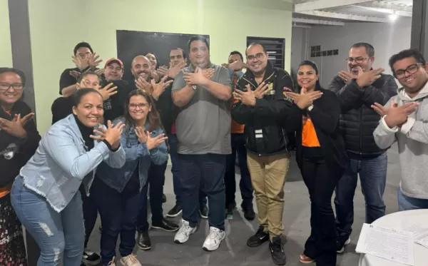 Inclusão: Associação dos Surdos recebe Garcia da Hadassa