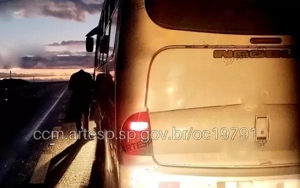 Motorista de ônibus evita o que poderia se transformar numa tragédia na SP-294. Veja o que aconteceu