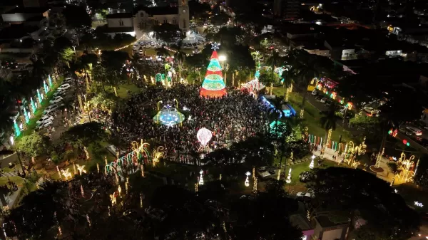 Chuva provoca cancelamento da programação de hoje do Natal Iluminado em Marília