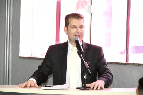 Prefeito de Quintana anuncia aumento de 7% no salário dos professores