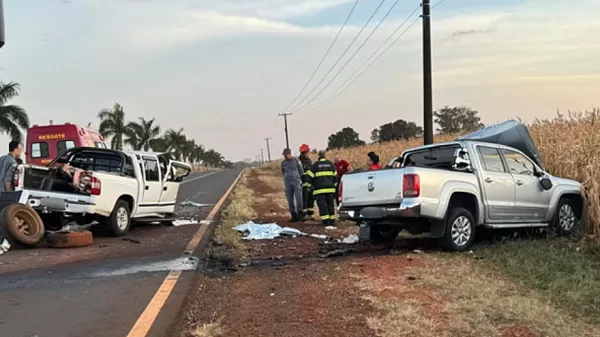 Avô e neta de um ano morrem em acidente envolvendo caminhonetes