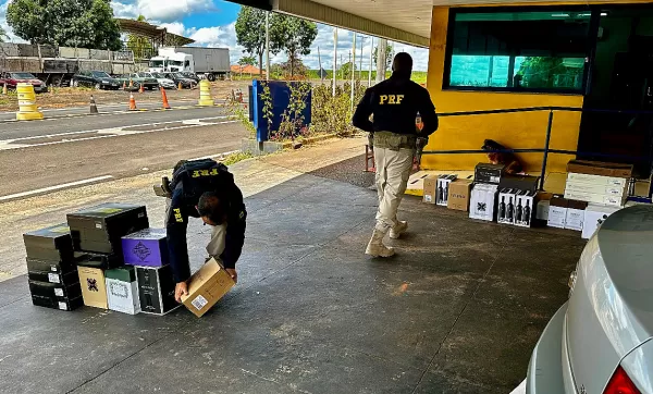 PRF apreende contrabando de vinho argentino em Marília