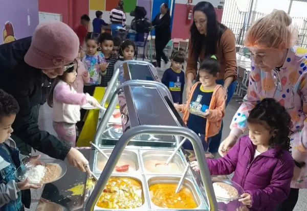 Tupã testa sistema self-service na alimentação de escolas municipais