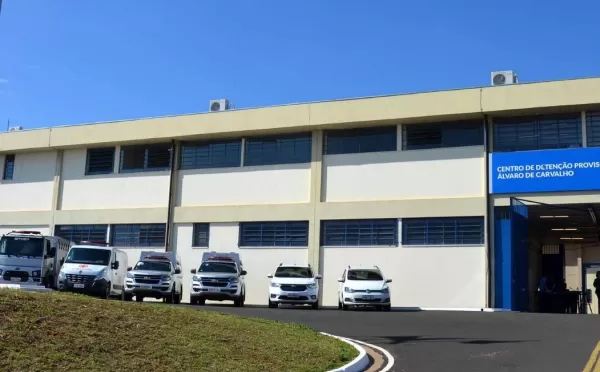 Mulher é presa ao tentar entrar em penitenciária com droga escondida nas partes íntimas