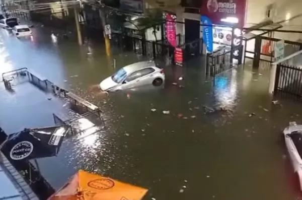Temporal deixa a cidade de Santos debaixo d