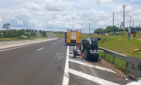 Enfermeira tem mal súbito, capota o carro e perde sua pet, em Marília