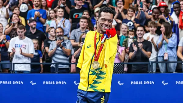 Nadador Gabriel Araújo conquista 1º ouro do Brasil na Paralimpíada