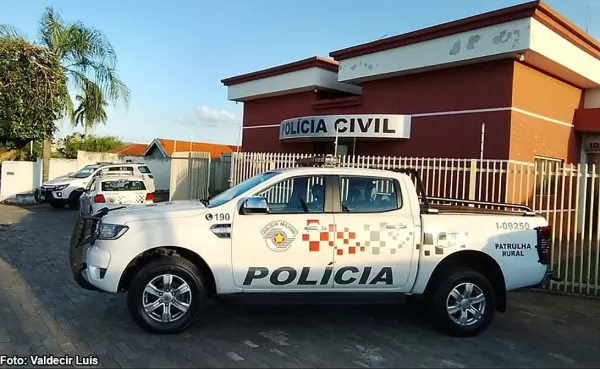 Assaltantes armados invadem casa e rendem mulheres, na região