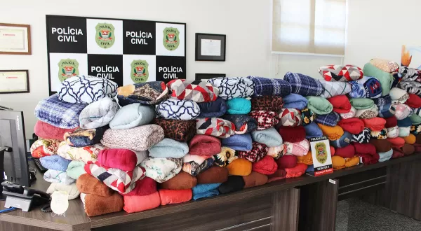Campanha do Agasalho: Delegacia Seccional de Polícia de Marília doa cobertores 