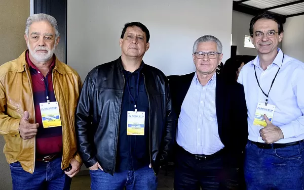 Prefeito Davoli, de Vera Cruz, é eleito presidente da AMMEP 