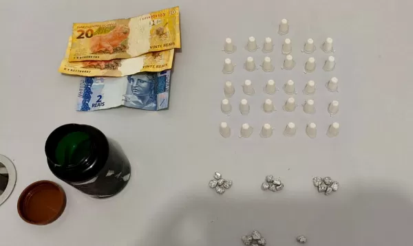 Homem é preso pela PM com crack e cocaína