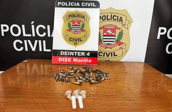 Menor de 14 anos é flagrado pela DISE vendendo drogas em "biqueira"