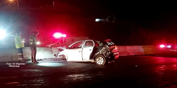 Jovem destrói carro em acidente no Contorno em Marília