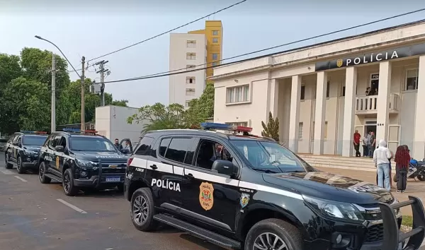 Polícia faz, na região, operação de combate à infiltração de integrantes de facção criminosa na política